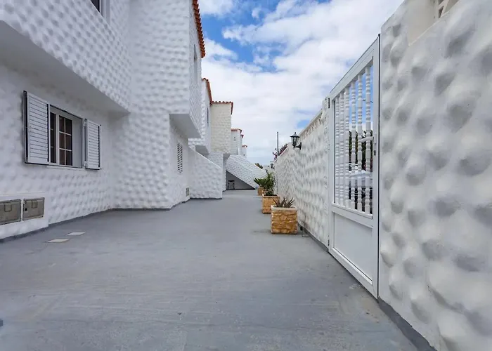 شقة Near The Beach, Big Terrace With Sea Views, Wifi And Parking